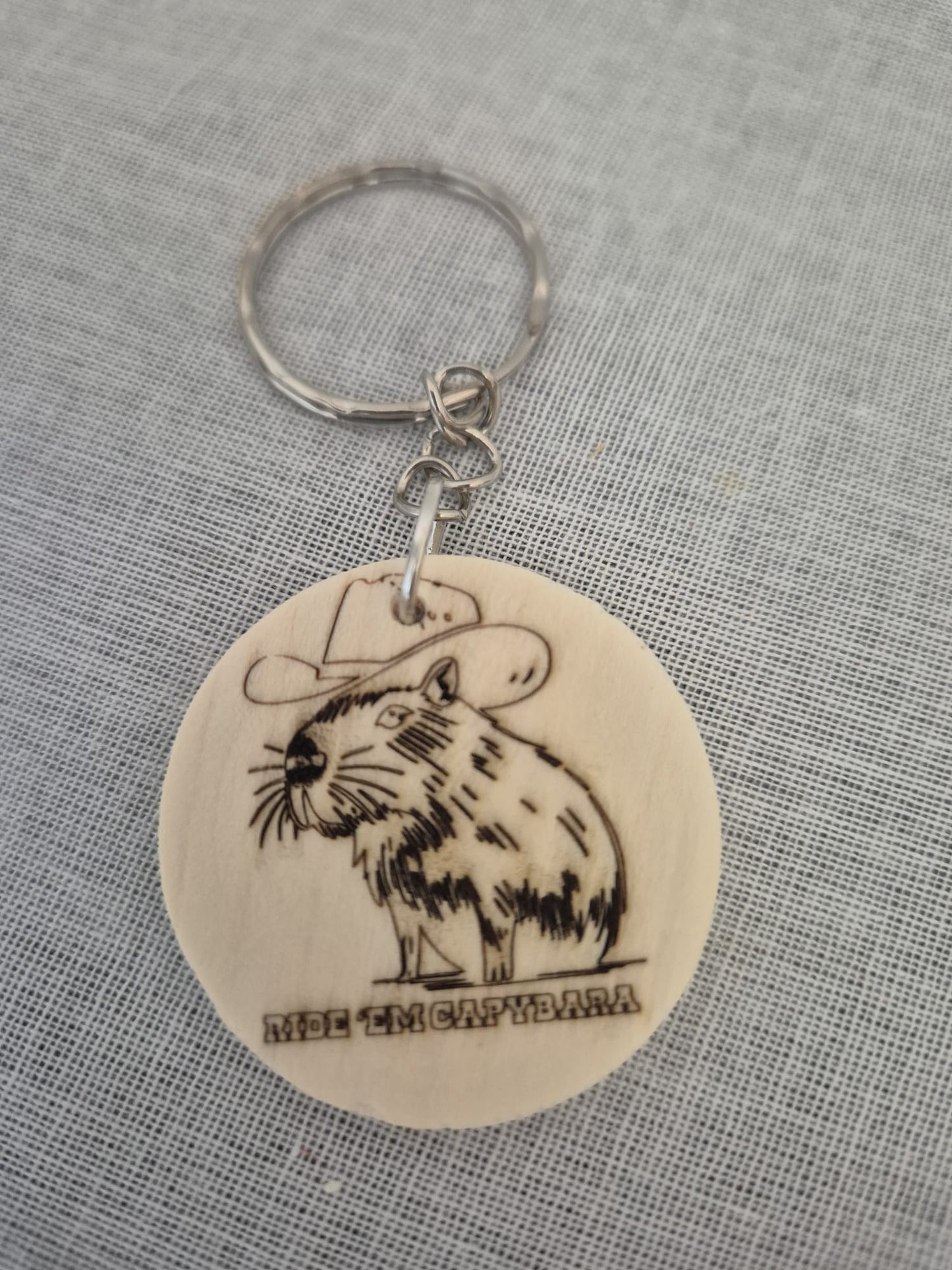 Capybara Schlüsselanhänger aus Holz